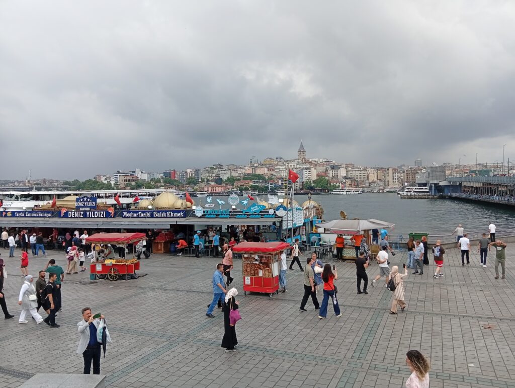 9 giorni in Turchia: giornata di pioggia sul Bosforo
